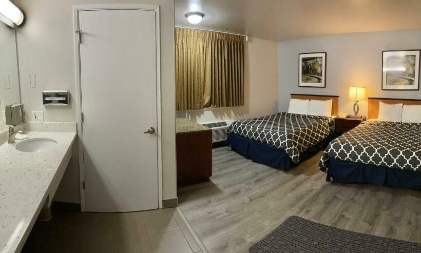 غرفه قياسيه سريرين مزدوجين, Americas Inn & Suite