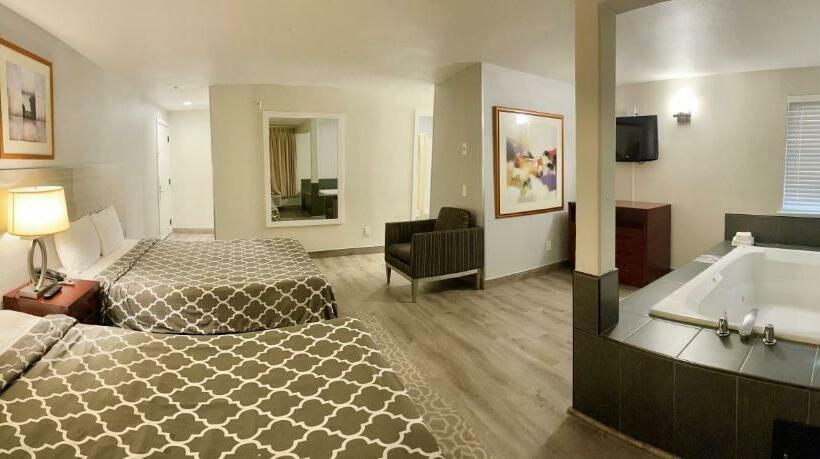 Люкс Повышенной Комфортности, Americas Inn & Suite