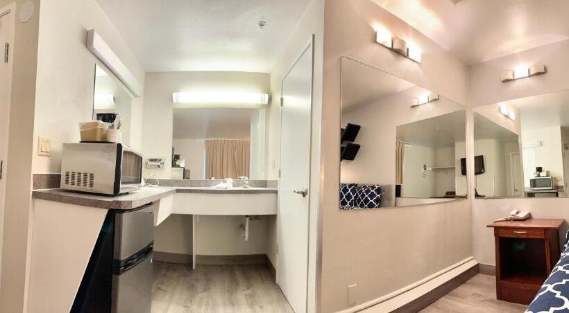 Люкс 2 Спальни, Americas Inn & Suite