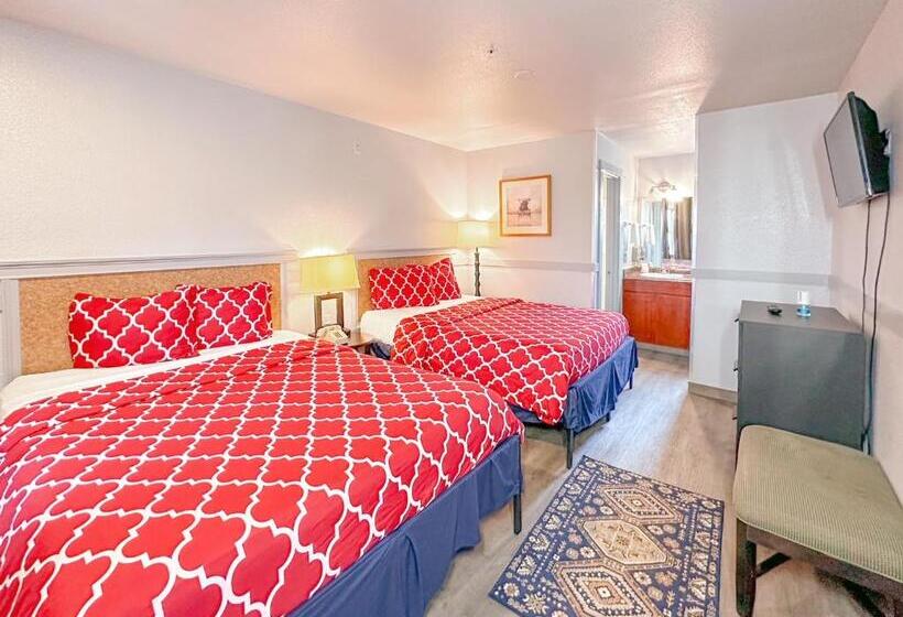 غرفه قياسيه سريرين مزدوجين, Americas Inn & Suite