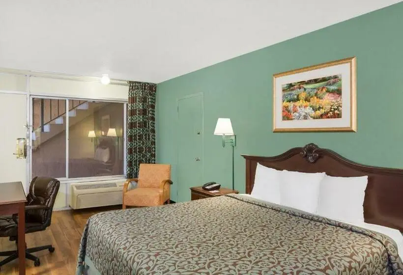 Standard-huone King-vuode, Travelodge By Wyndham Fort Myers North