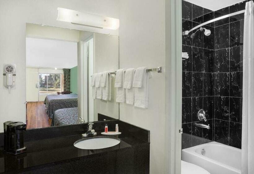스탠다드 룸 더블 침대 2개, Travelodge By Wyndham Fort Myers North