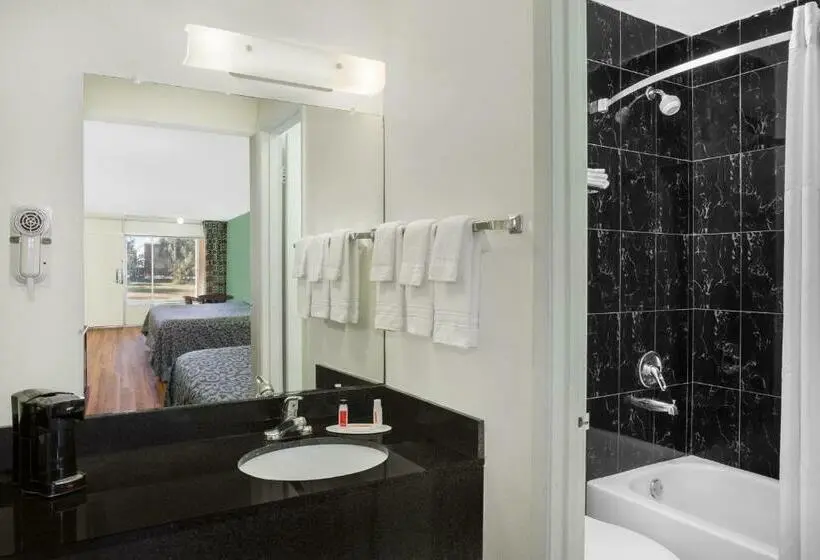 Standard-huone 2 Parivuodetta, Travelodge By Wyndham Fort Myers North
