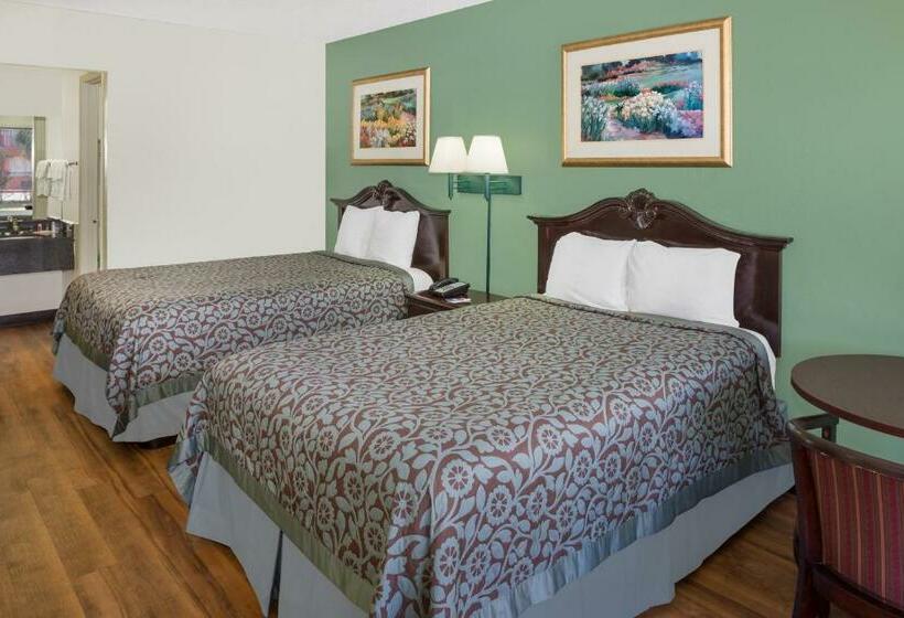 غرفه قياسيه سريرين مزدوجين, Travelodge By Wyndham Fort Myers North