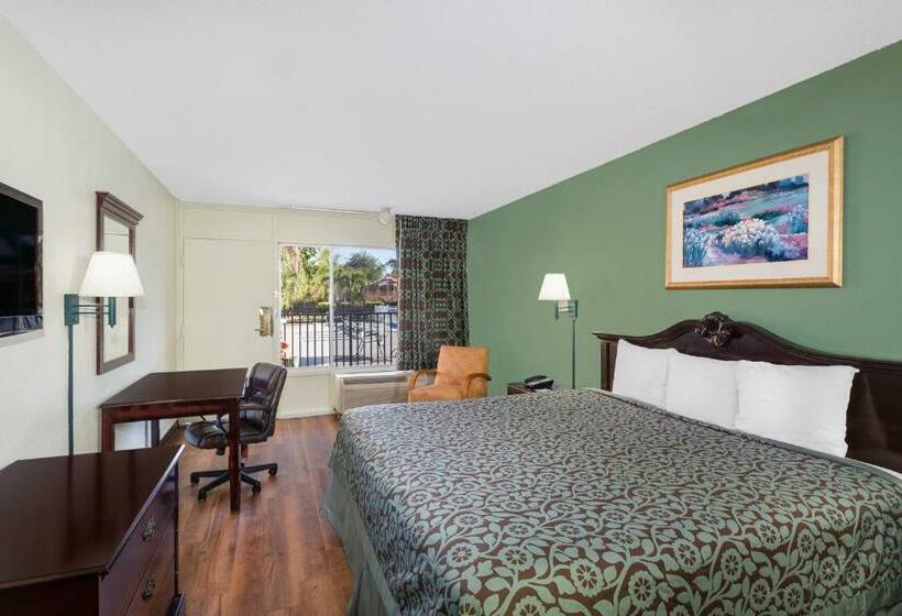 غرفة قياسية سرير كينج, Travelodge By Wyndham Fort Myers North