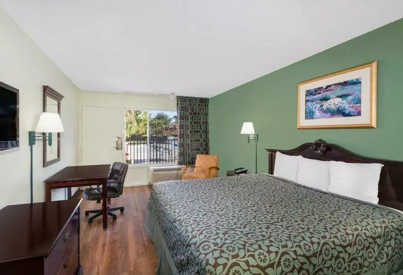 Standard-huone King-vuode, Travelodge By Wyndham Fort Myers North