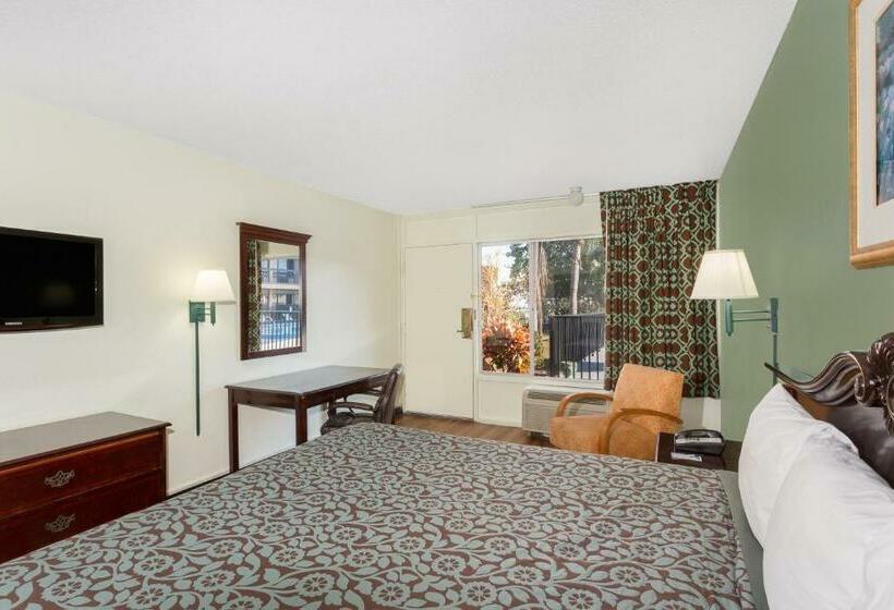 غرفة قياسية سرير كينج, Travelodge By Wyndham Fort Myers North