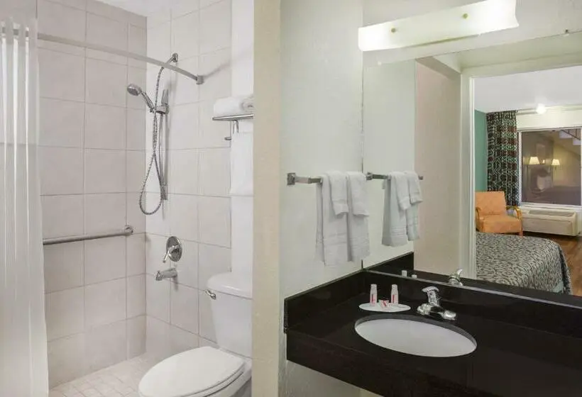 Standard-invahuone King-vuode, Travelodge By Wyndham Fort Myers North