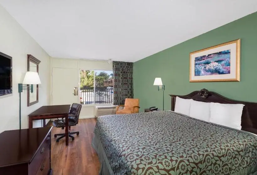 Deluxe-huone King-vuode, Travelodge By Wyndham Fort Myers North