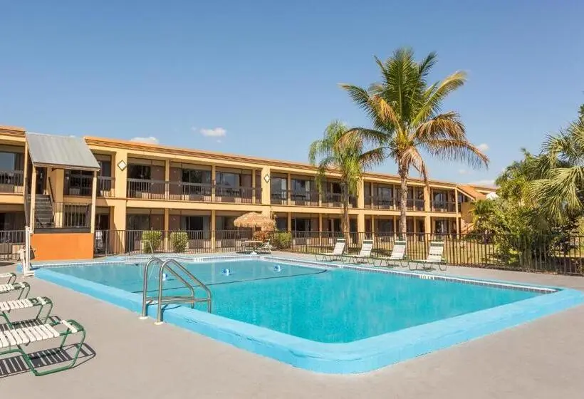 Deluxe-huone, Travelodge By Wyndham Fort Myers North