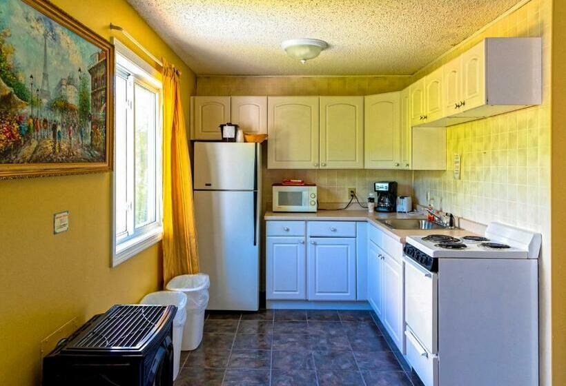 2 Bedroom Suite with Balcony, Parker S Motel