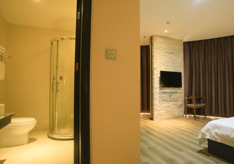 חדר סטנדרט לשלושה, Greentree Inn Shandong North Weihai Station North International Bathing Beach Business