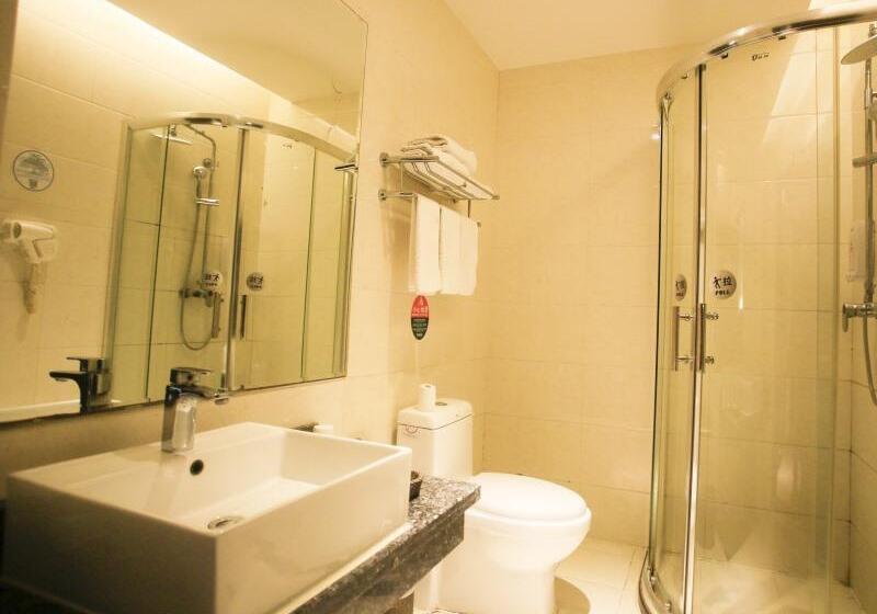 חדר סטנדרט לשלושה, Greentree Inn Shandong North Weihai Station North International Bathing Beach Business