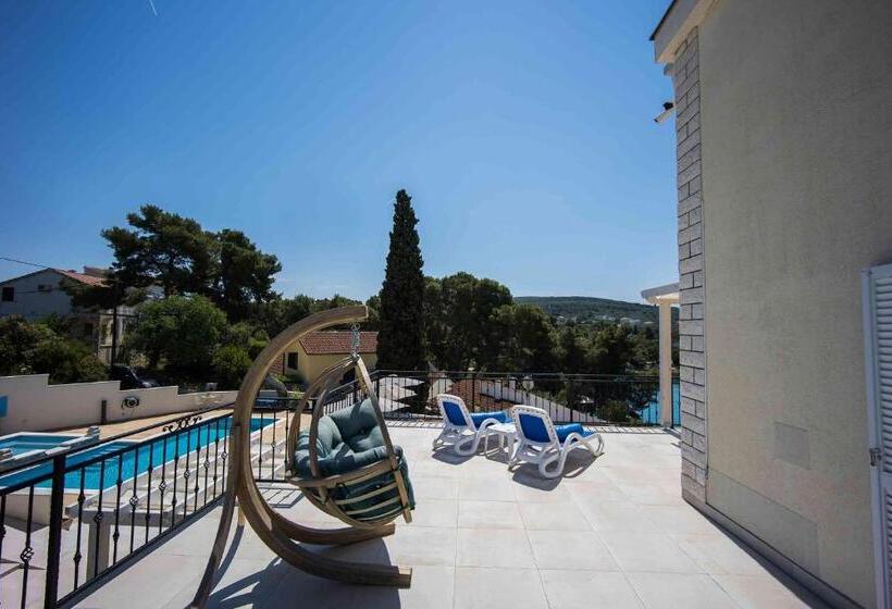 غرفة ديلوكس مطلّة علي البحر مزوَّدة بشُرفة, Boutique Guesthouse Sveti Petar, On The Beach, Heated Pool & Boat Berth   Adult Only