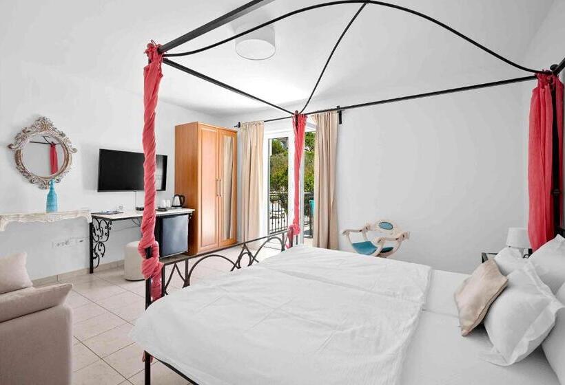 غرفة ديلوكس مطلّة علي البحر مزوَّدة بشُرفة, Boutique Guesthouse Sveti Petar, On The Beach, Heated Pool & Boat Berth   Adult Only