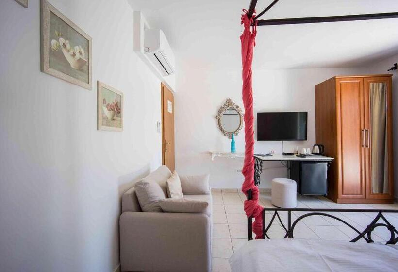 غرفة ديلوكس مطلّة علي البحر مزوَّدة بشُرفة, Boutique Guesthouse Sveti Petar, On The Beach, Heated Pool & Boat Berth   Adult Only