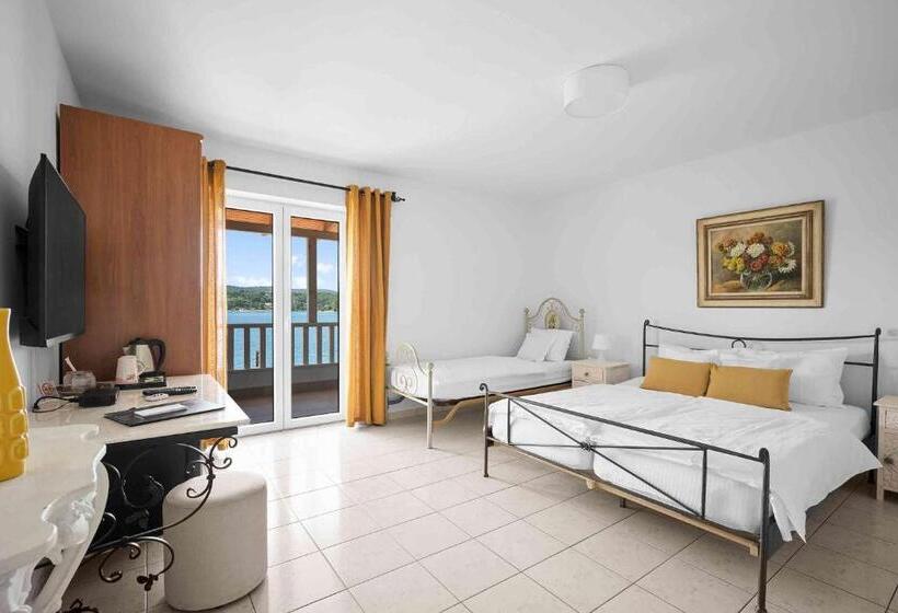 غرفة ديلوكس ثلاثية مطلة على البحر, Boutique Guesthouse Sveti Petar, On The Beach, Heated Pool & Boat Berth   Adult Only