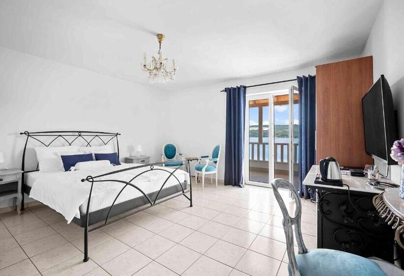 اتاق سه نفره دلوکس با چشم‌انداز دریا, Boutique Guesthouse Sveti Petar, On The Beach, Heated Pool & Boat Berth   Adult Only