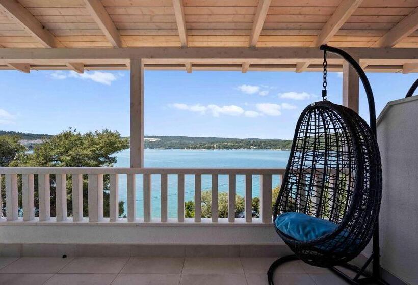 غرفة ديلوكس ثلاثية مطلة على البحر, Boutique Guesthouse Sveti Petar, On The Beach, Heated Pool & Boat Berth   Adult Only