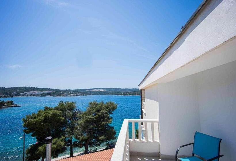 غرفة قياسية مطلّة علي البحر مزوَّدة بشُرفة, Boutique Guesthouse Sveti Petar, On The Beach, Heated Pool & Boat Berth   Adult Only