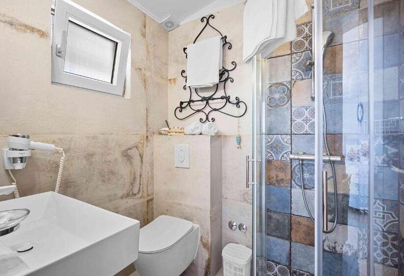 غرفة قياسية مطلّة علي البحر مزوَّدة بشُرفة, Boutique Guesthouse Sveti Petar, On The Beach, Heated Pool & Boat Berth   Adult Only