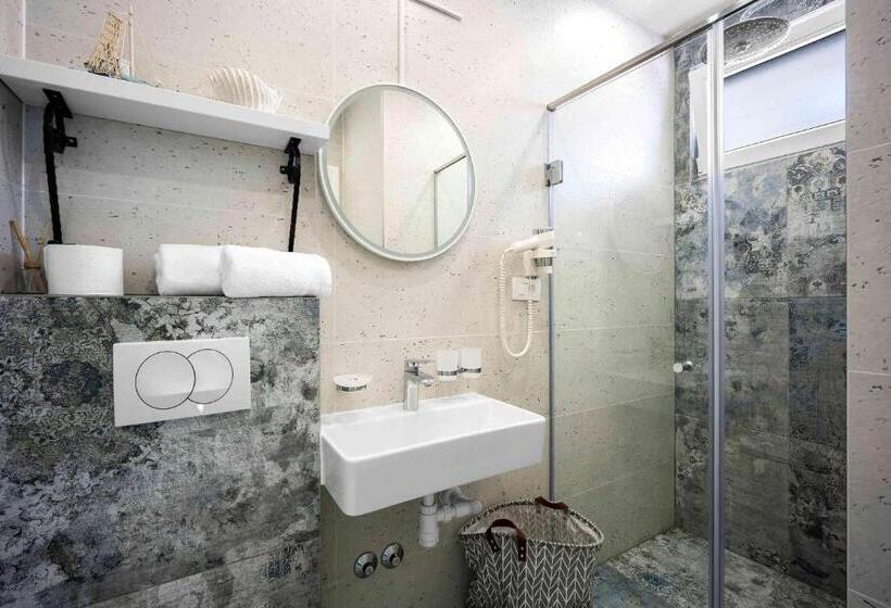 غرفة ديلوكس ذات إطلالة جانبية على البحر, Boutique Guesthouse Sveti Petar, On The Beach, Heated Pool & Boat Berth   Adult Only