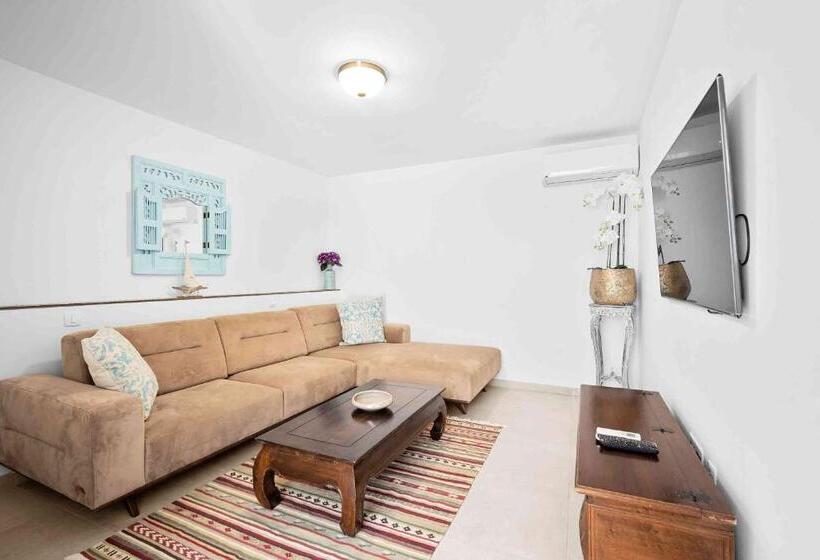 شقة غرفة واحدة مطلة على حمام السباحة, Boutique Guesthouse Sveti Petar, On The Beach, Heated Pool & Boat Berth   Adult Only