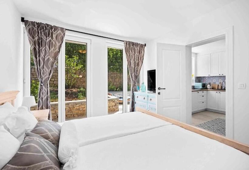 شقة غرفة واحدة مطلة على حمام السباحة, Boutique Guesthouse Sveti Petar, On The Beach, Heated Pool & Boat Berth   Adult Only