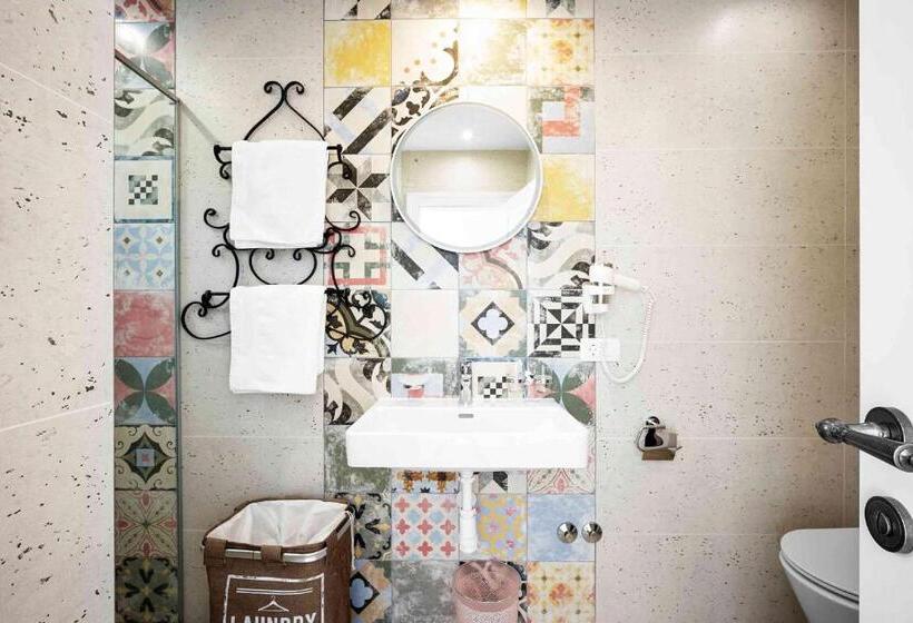 شقة غرفة واحدة مطلة على حمام السباحة, Boutique Guesthouse Sveti Petar, On The Beach, Heated Pool & Boat Berth   Adult Only