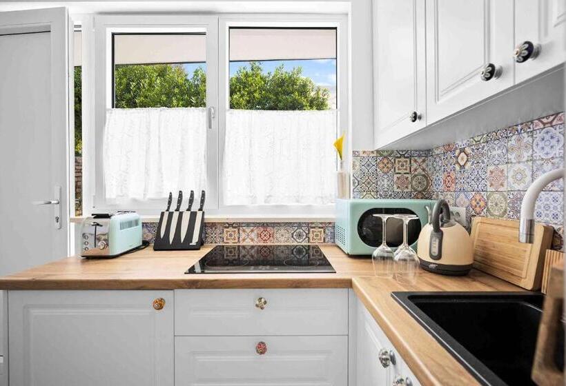 شقة غرفة واحدة مطلة على حمام السباحة, Boutique Guesthouse Sveti Petar, On The Beach, Heated Pool & Boat Berth   Adult Only