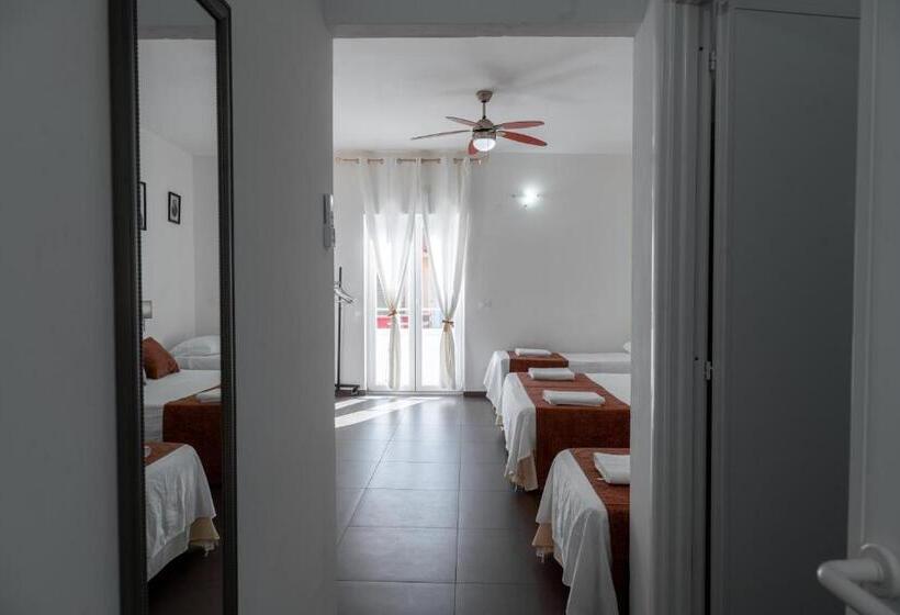 חדר סטנדרט לארבעה, B&b Ortensia