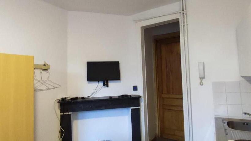 اتاق استاندارد یک نفره, European District Hostel