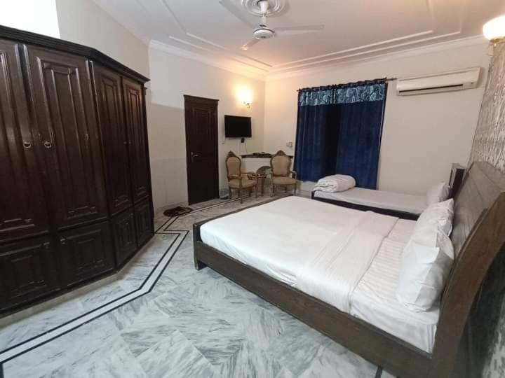 اتاق اکونومی یک تخته, Royalvilla Guest House Karachi 1