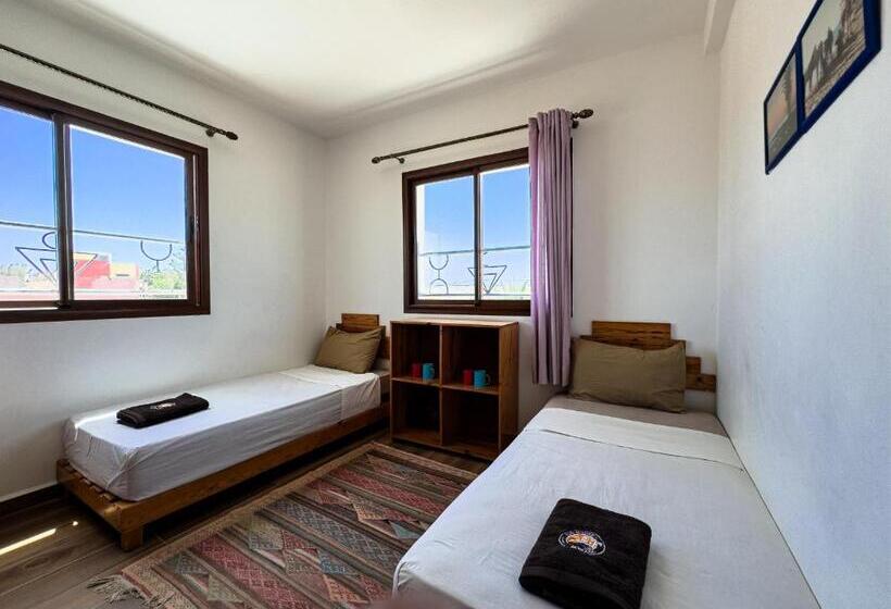اتاق استاندارد چهارنفره با سرویس بهداشتی مشترک, Sun House Morocco