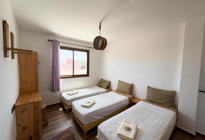 اتاق استاندارد سه تخته با سرویس بهداشتی مشترک, Sun House Morocco