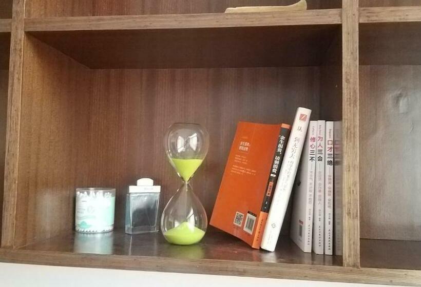 ルームシェアのワンベッド, Makerhouse Hostel