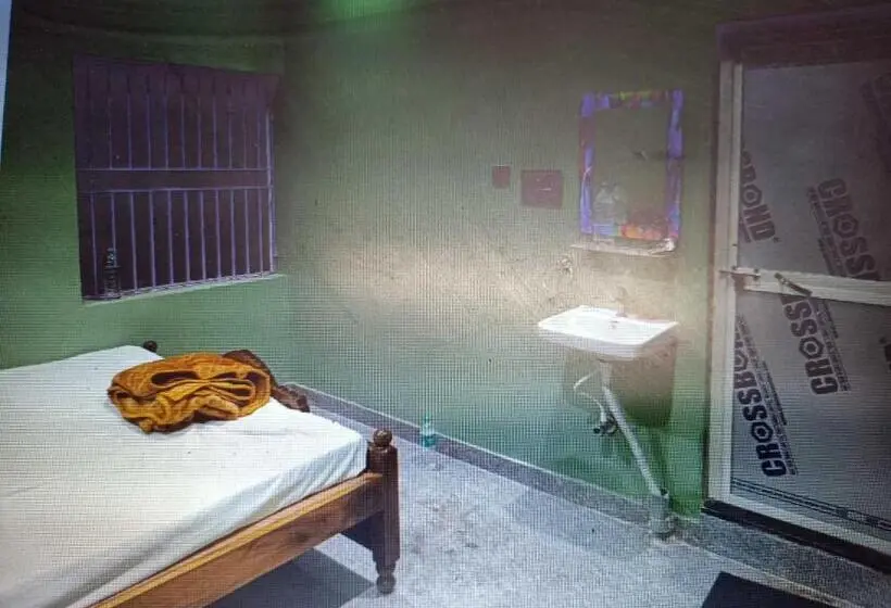 トリプルクラシックルーム, Oyo Kunika Guest House