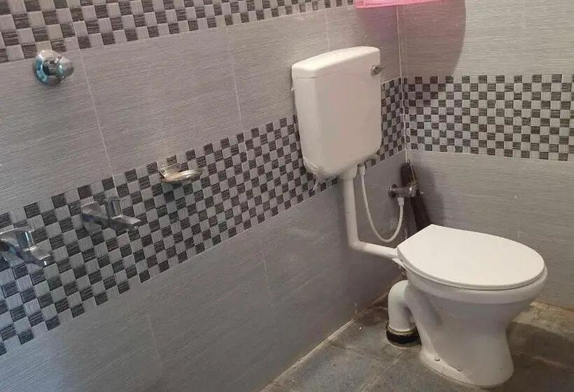 トリプルクラシックルーム, Oyo Kunika Guest House