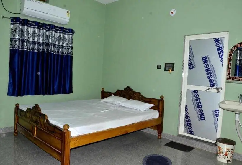 トリプルクラシックルーム, Oyo Kunika Guest House