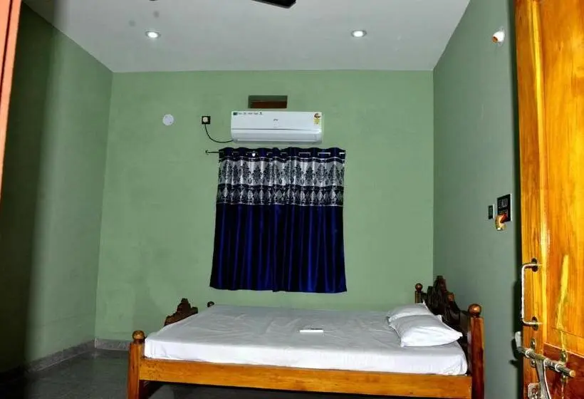 トリプルクラシックルーム, Oyo Kunika Guest House