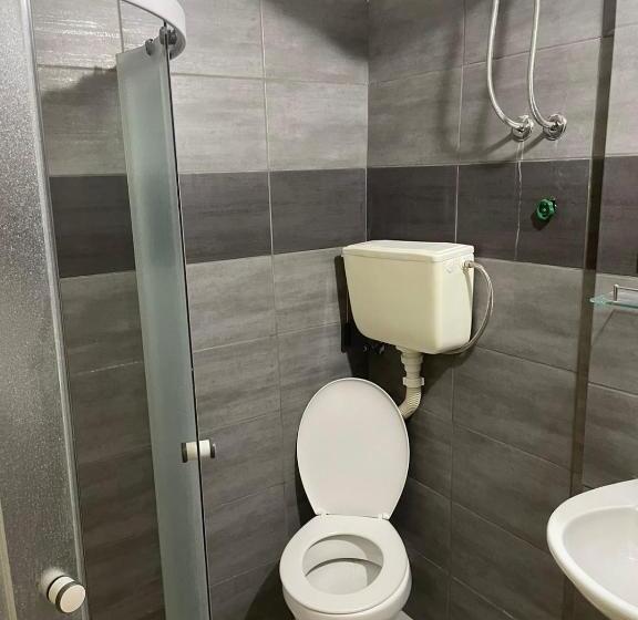 ファミリーステューディオ, Sara Budva