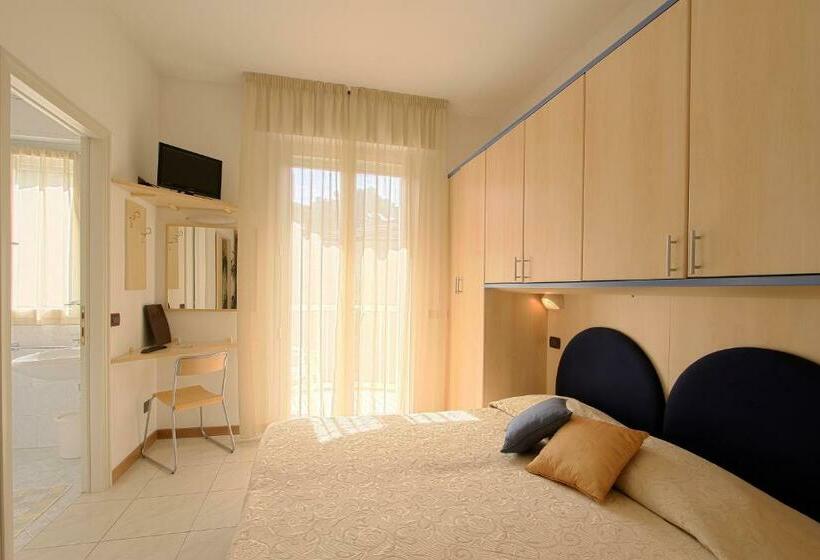 Четырехместный Номер Стандарт с Балконом, Corallo