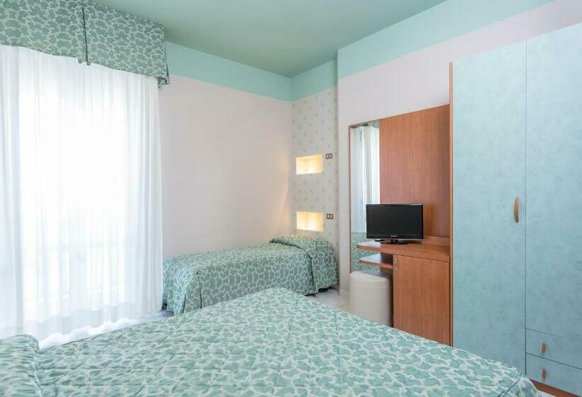 スタンダード4人部屋, Letizia