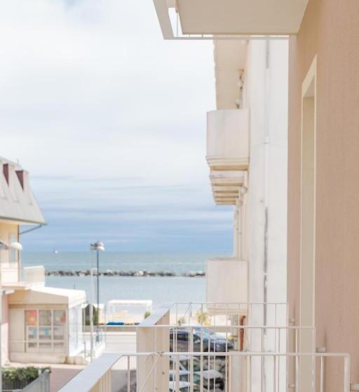 スタンダードトリプルルーム, Letizia