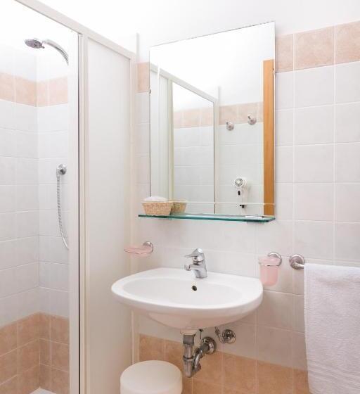 スタンダードトリプルルーム, Letizia