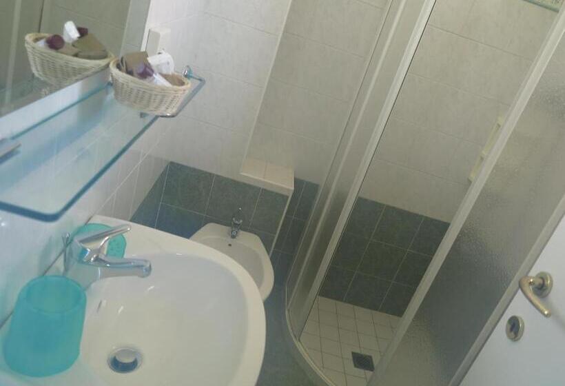 Triple Room Sea View, Letizia