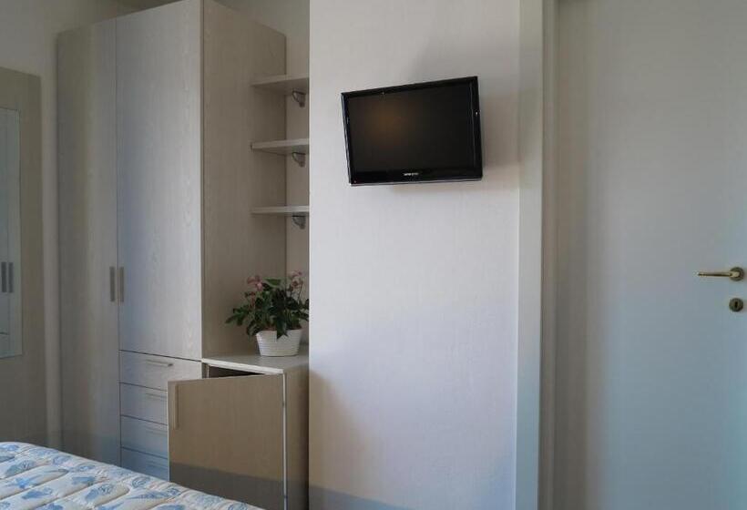 Triple Room Sea View, Letizia