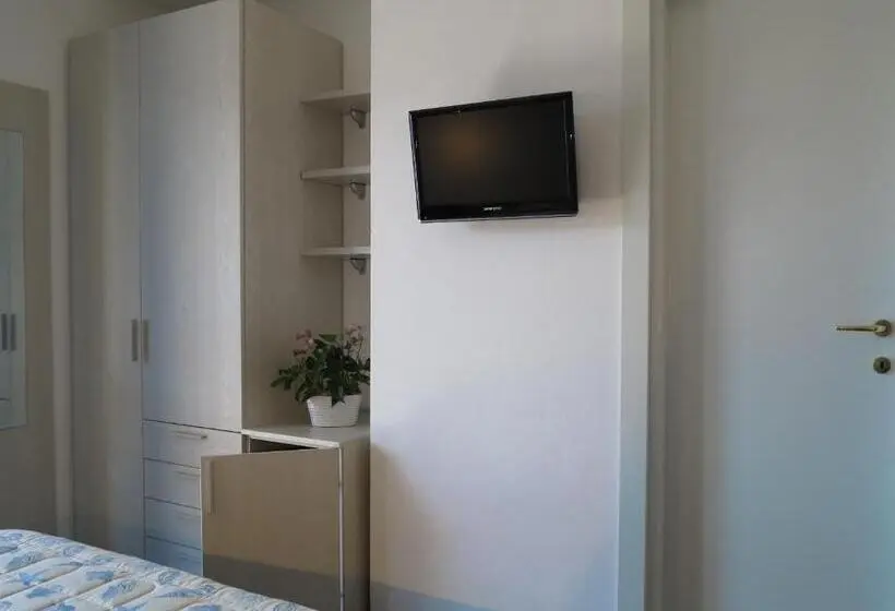 Triple Room Sea View, Letizia