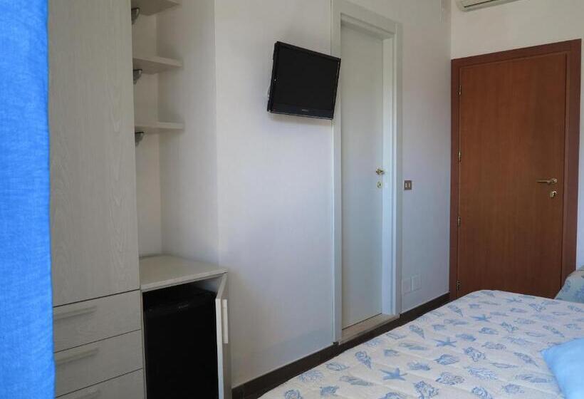 Triple Room Sea View, Letizia