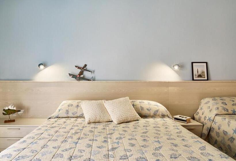 Triple Room Sea View, Letizia